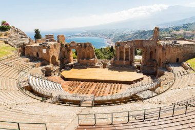Messina, Sicilya, İtalya 'daki Güzel Yunan Taormina Tiyatrosu' nun Panoramik Manzaraları.