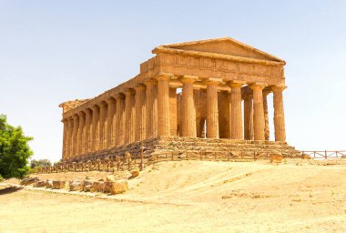 Muhteşem Concordia Tapınağı Panoramaları (Tempio della Concordia) Tapınaklar Vadisi, Agrigento, Sicilya, İtalya.
