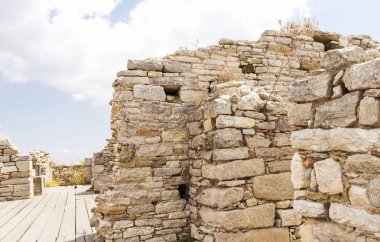 İtalya 'nın Sicilya, Trapani kentindeki Segesta Arkeoloji Parkı' ndaki Camii Genel Görüş Alanı (2. Bölüm).
