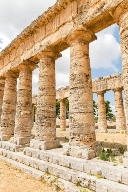 Trapani, Sicilya, İtalya 'daki Segesta Tapınağı' nın (Tempio di Segesta) mimari manzaraları.