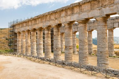 Trapani, Sicilya, İtalya 'daki Segesta Tapınağı (Tempio di Segesta - Bölüm II) Mimari Manzaraları.