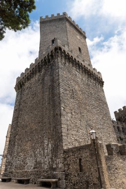 Erice 'deki Di Balio Kulelerinin Panoramik Görüntüleri (Torri di Balio), Trapani ili, Sicilya, İtalya.