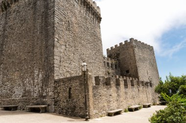 Erice 'deki Di Balio Kulelerinin Panoramik Görüntüleri (Torri di Balio), Trapani ili, Sicilya, İtalya.