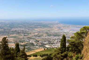 Erice şehrinin yüksek açılı manzaraları, Trapani ili, Sicilya, İtalya.