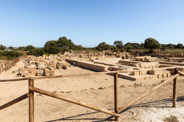 Trapani, Marsala, İtalya 'daki Herkül Tapınağı' nın (Tempio di Ercole) panoramik manzaraları..
