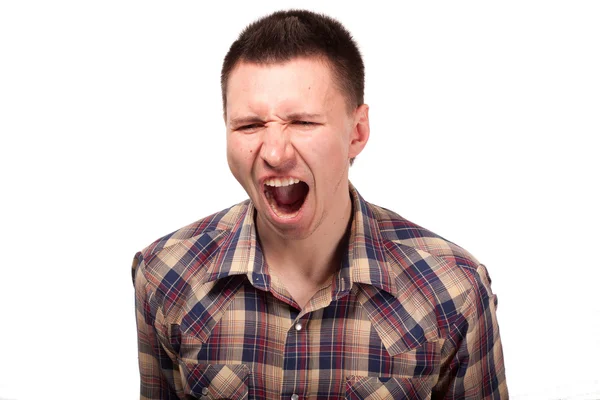 Man in een plaid shirt schreeuwt — Stockfoto