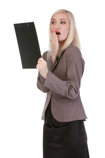 Chockad affärskvinna tittar på papperet — Stockfoto