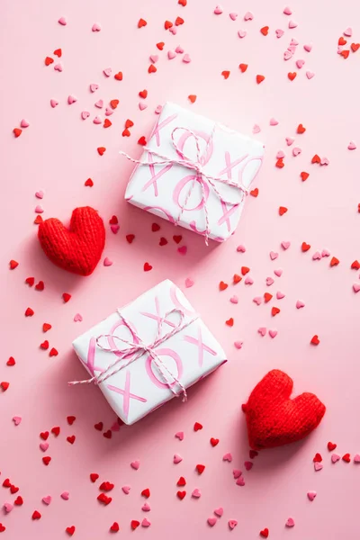 Feliz Día San Valentín Composición Cajas Regalo Estilo Mínimo Corazones — Foto de Stock