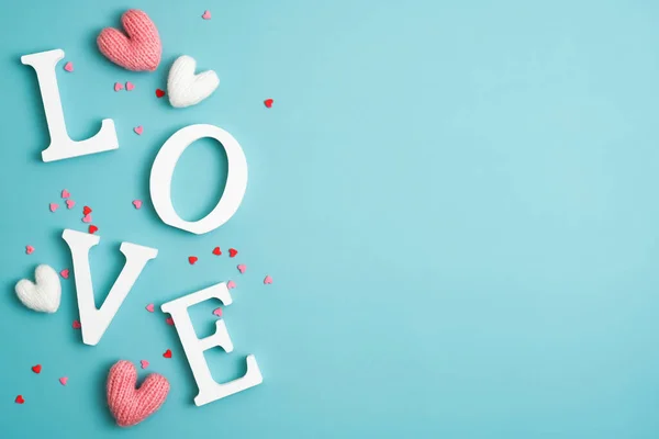 Feliz Día San Valentín Concepto Letras Palabras Amor Corazones Punto —  Fotos de Stock