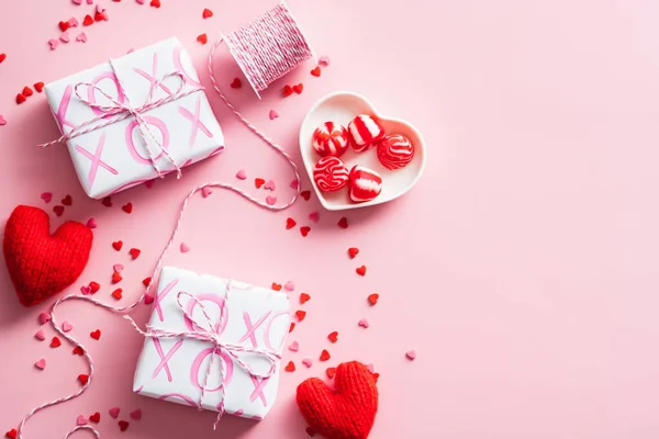 Sevgililer Günün Kutlu Olsun Hediye Kutularının Genel Görünümü Kırmızı Kalpler — Stok fotoğraf