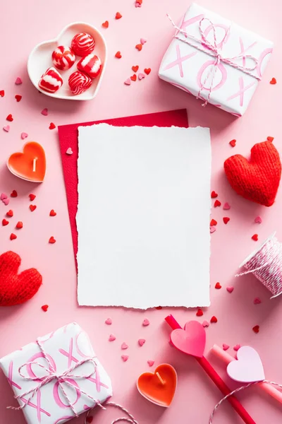 Dia Dos Namorados Vertical Fundo Com Papel Branco Mockup Cartão — Fotografia de Stock