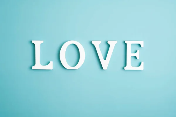 Wortliebe Auf Blauem Hintergrund Happy Valentines Day Konzept Minimaler Stil — Stockfoto