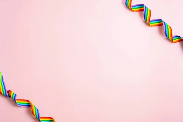 Frame Van Kleurrijke Regenboog Linten Roze Achtergrond Lgbtq Lgbt Vlag — Stockfoto