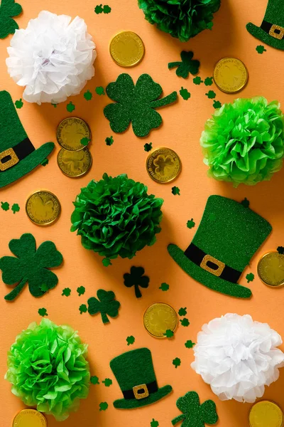 Día San Patricio Composición Laica Plana Leprechauns Sombreros Trébol Trébol —  Fotos de Stock