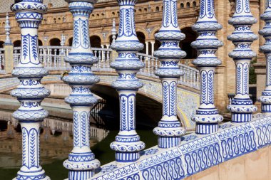 plaza de espana Seville, İspanya üzerinde köprü