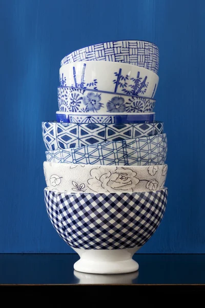 Stack of bowls with blue and white designs — Stock Photo, Image