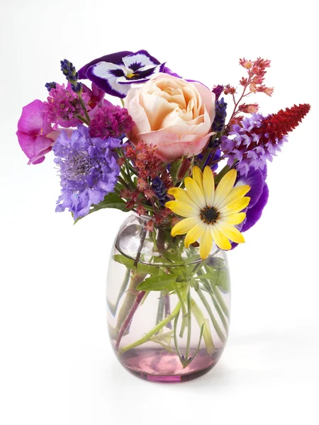 Kleiner Strauß Gartenblumen — Stockfoto