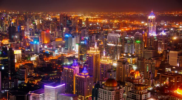 Bezienswaardigheid van de moderne stad bangkok twilight tijdig. — Stockfoto