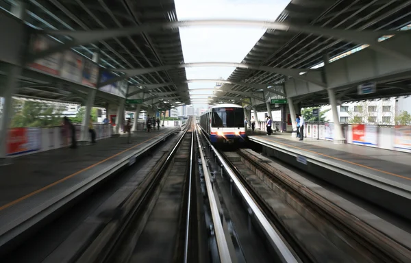 Tren aéreo en Bangkok — Foto de Stock