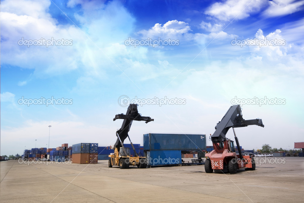 container operation in port