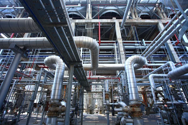 Pipes, tubes, machinery and steam turbine at a power plant — Stock Photo, Image