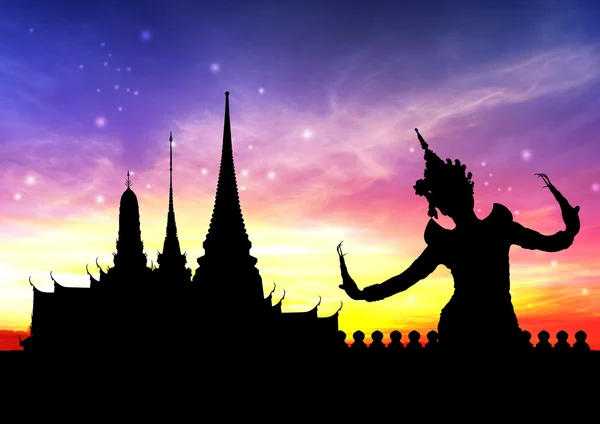 Thai danza eseguire da giovane donna silhouetted con tempio in thailandia sfondo — Foto Stock