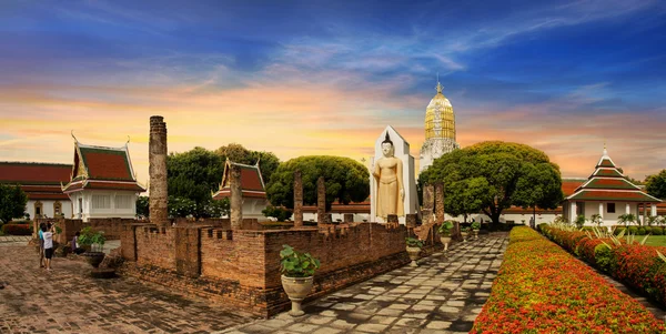 Wat Phra Sri Rattana Mahathat Temple, Phitsanulok, Tailandia — Foto de Stock