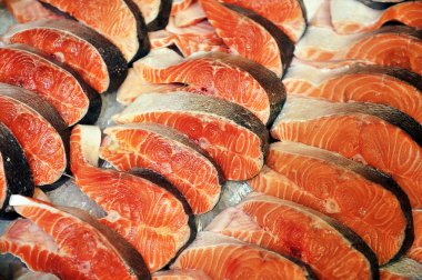 kırmızı balık büyük parçaları