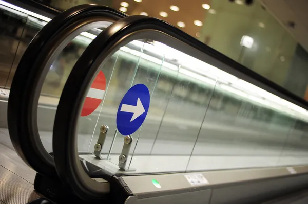 Long escalator — Stock Photo, Image