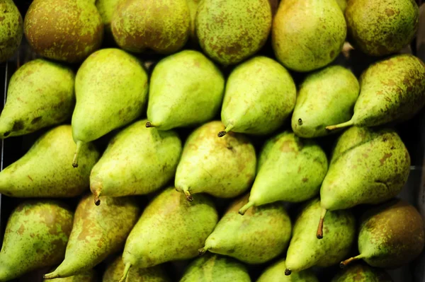 A group of green and fresh pears — Stock Photo, Image