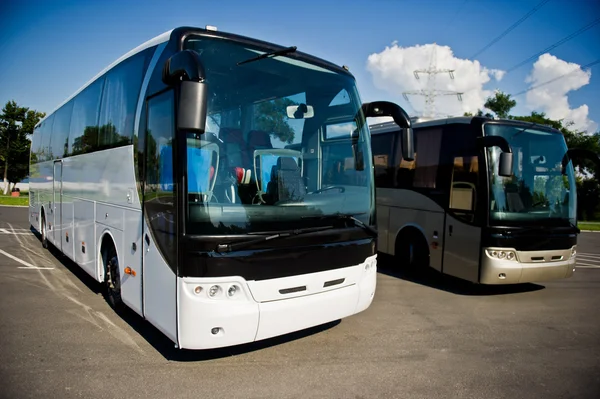 Ônibus branco e cinza — Fotografia de Stock