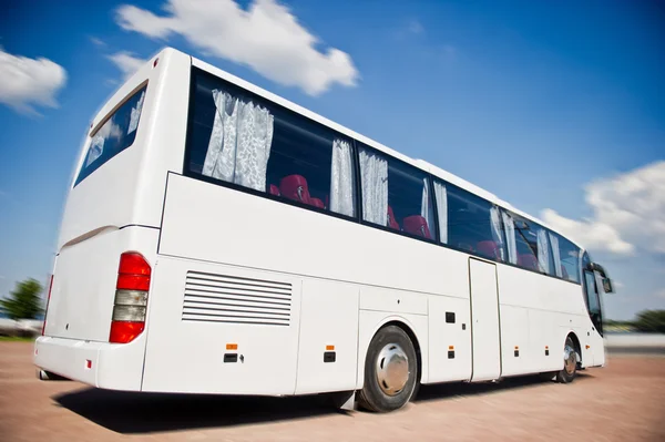 Weißer Bus — Stockfoto