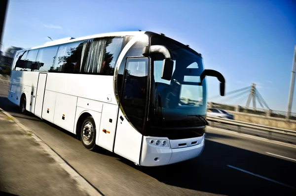 Ônibus branco — Fotografia de Stock