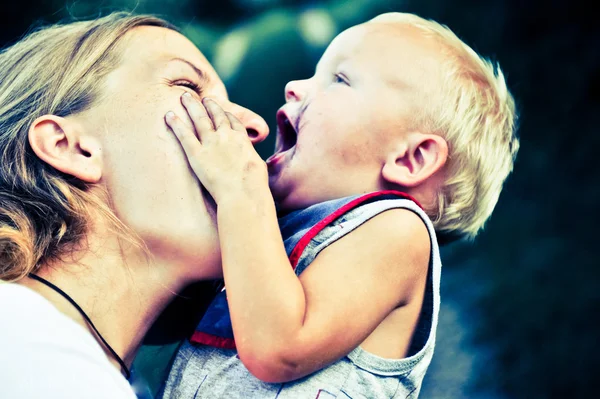 Lycklig familj — Stockfoto