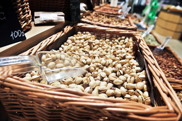 Nüsse auf dem Markt — Stockfoto