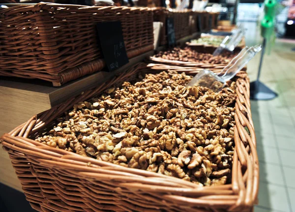 Nüsse auf dem Markt — Stockfoto