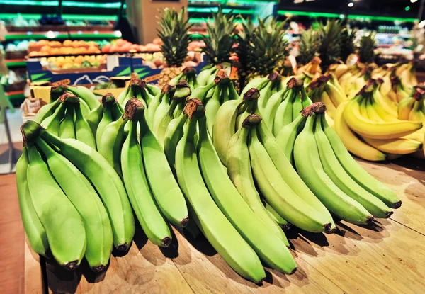 Bananen im Lebensmittelladen — Stockfoto