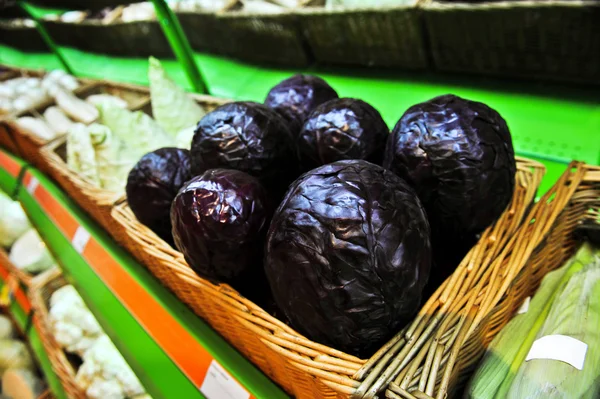 Blaukraut im Laden — Stockfoto