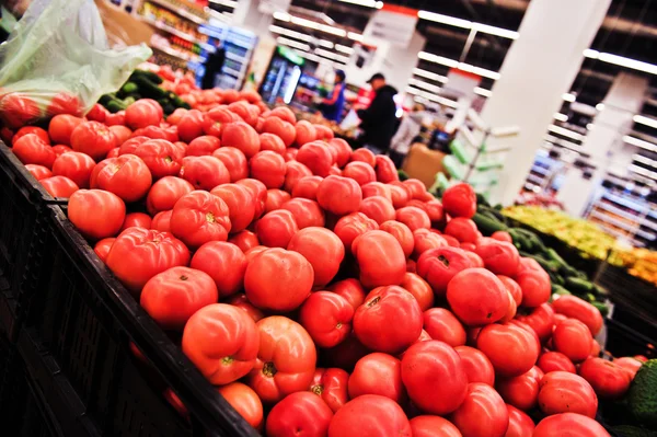 Tomate fresco no mercado dos agricultores — Fotografia de Stock