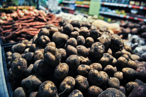 Aardappelen in de winkel — Stockfoto