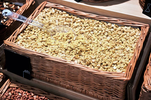 Geröstete Erdnüsse mit Würze — Stockfoto