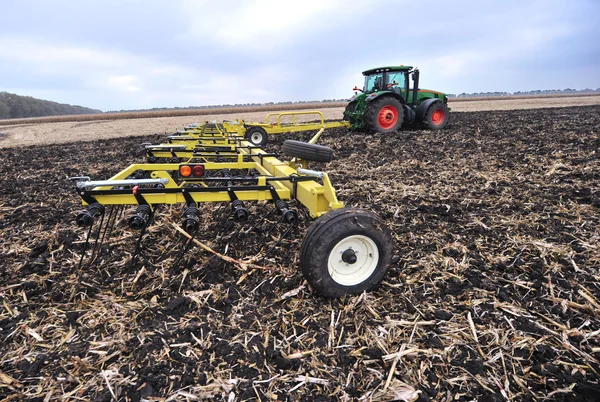 Tractor on the field — Stock Photo, Image