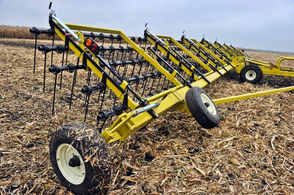 Traktor auf dem Feld — Stockfoto