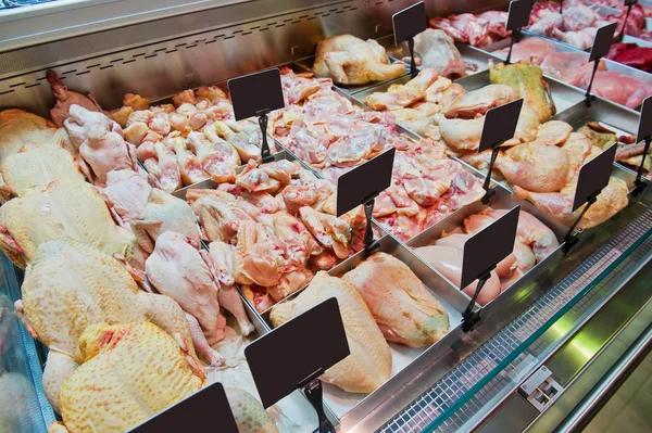 Vitrine mit sauberem Fleisch — Stockfoto