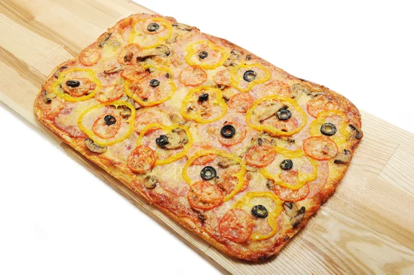 Pizza grande con jamón — Foto de Stock