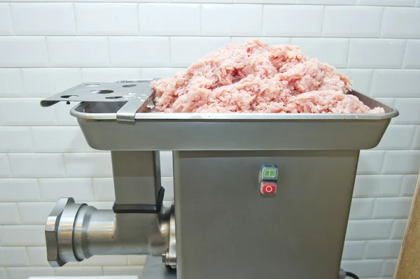 Processing of chicken meat for stuffing — Stock Photo, Image