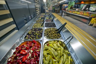 Çarşıda Satılık zeytin