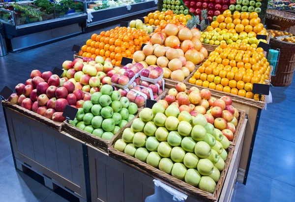 Fruta en el mercado —  Fotos de Stock