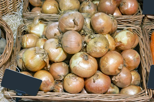 Golden onion on the market — Stock Photo, Image