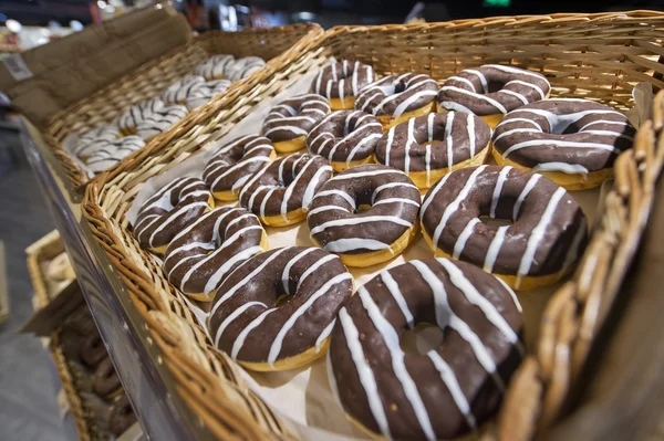 Fresh chocolate donuts — Stock Photo, Image